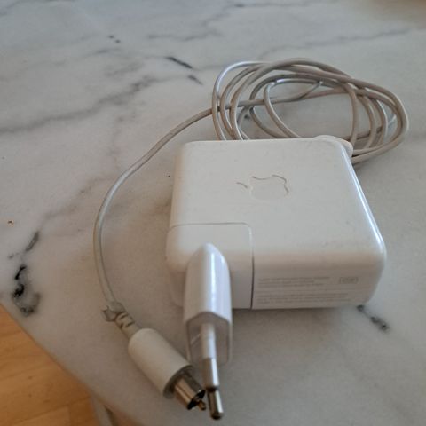 Apple adapter 45w