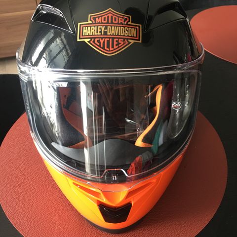 Harley Davidson hjelmer selges.