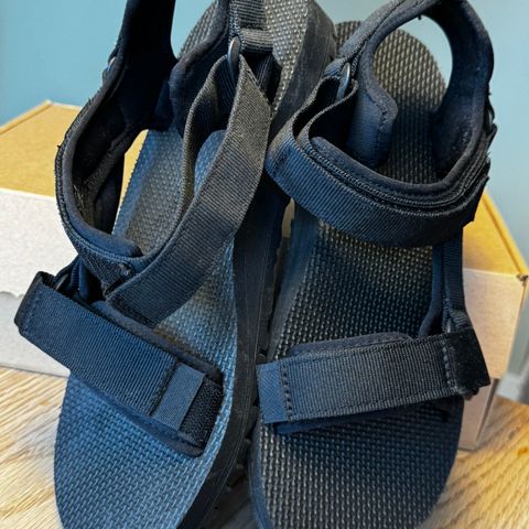 Teva sandaler i ulike størrelser, V 39.5, H 42