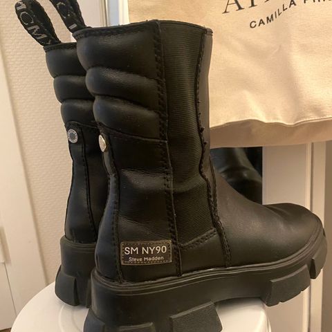 Tøffe Steve Madden boots