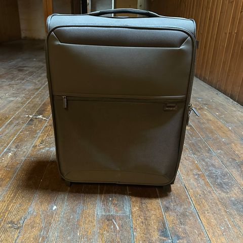 Grå Samsonite håndbagasjekoffert