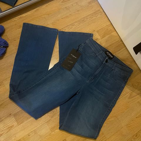 Fit jeans Flared selges!