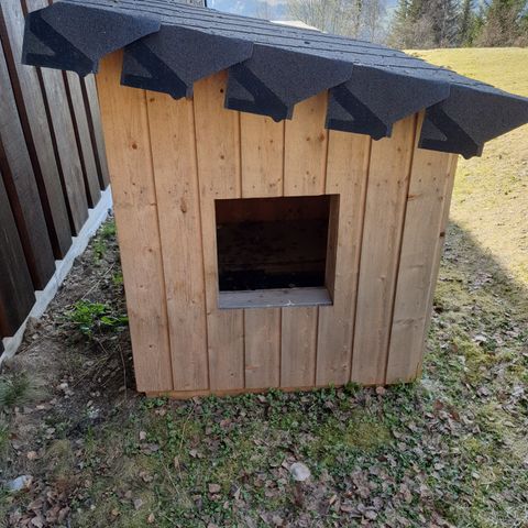Selvbygd isolert hundehus