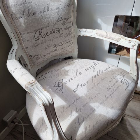 ROKOKKO STOL.  DELIKAT, FRANSK LANDSTIL/ SHABBY CHIC..