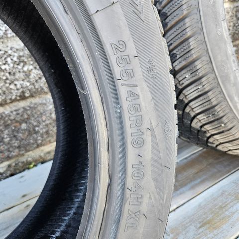 255/45R19 Vinter dekk