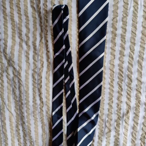 Stripete slips frå Zara Man
