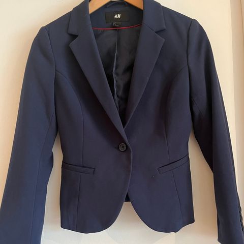 Blå dressjakke/blazer fra HM - perfekt over kjole til 17. mai!