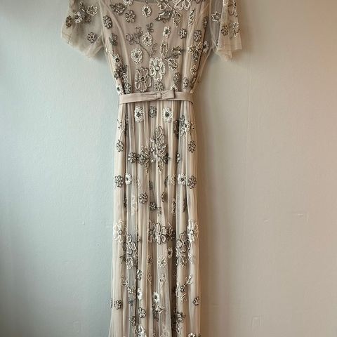 Nydelig kjole fra Needle & Thread