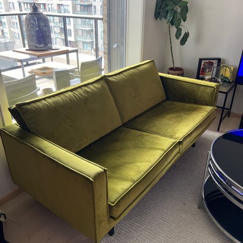 NY PRIS! Sofa i grønn velur