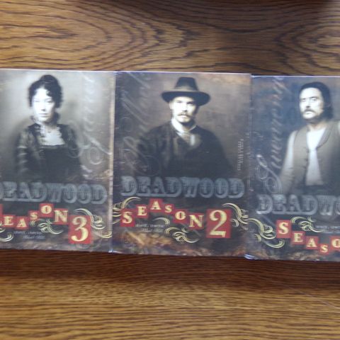 Deadwood - samleboks med sesong 1, 2 og 3 - selges for 50,- kroner