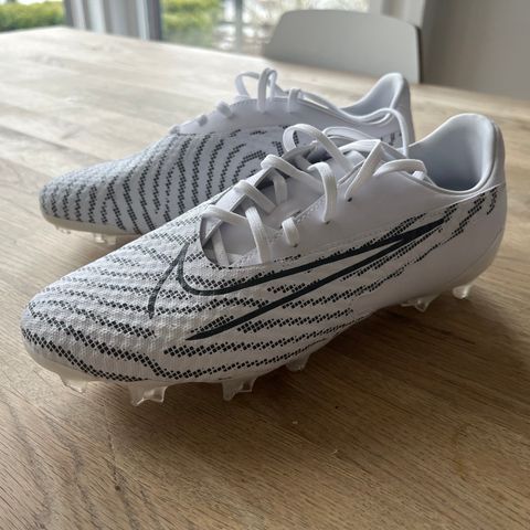 Nye Nike Phantom GX Academy fotballsko størr 40.5