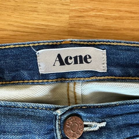 Acne contrast blue jeans str. 34/34