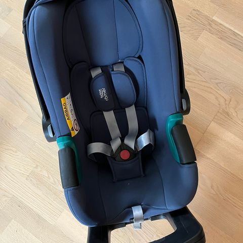 Britax Baby-Safe 3 i-Size bilstol med base