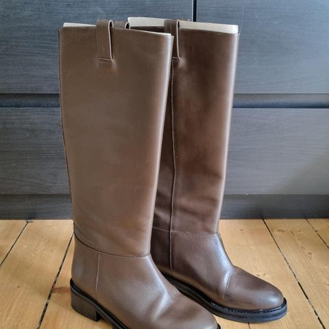 Flattered Frances Boots i Brunt Skinn. RESERVERT.