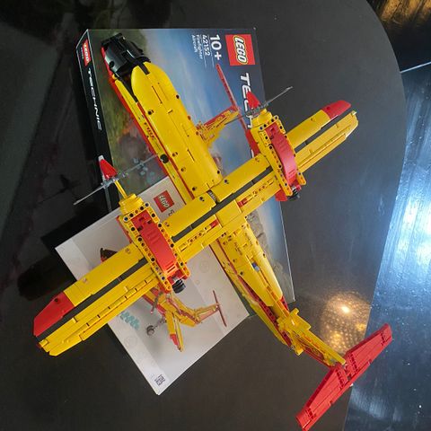 Lego technic 42152 Firefighter plane