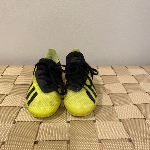 Adidas fotballsko str. 30