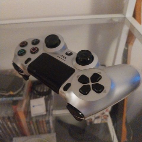 Dualshock 4 sølv