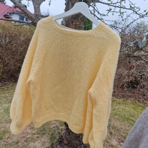 Genser strikket i Alpaca silk garn.