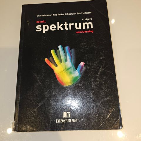 Spektrum. Samfunnsfag. Erik Sølvberg , Nils Petter Johnsrud, Sølvi Lillejord