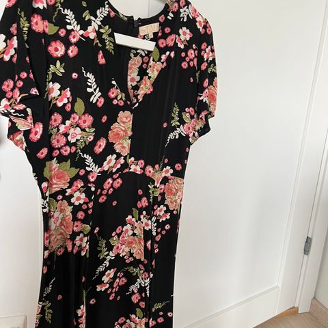 Nydelig ByTimo- kjole selges til 900 kroner