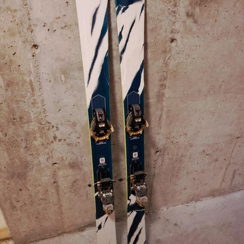 Randonee-utstyr. Salomon ski og Dynafit Beast 16 bindinger.