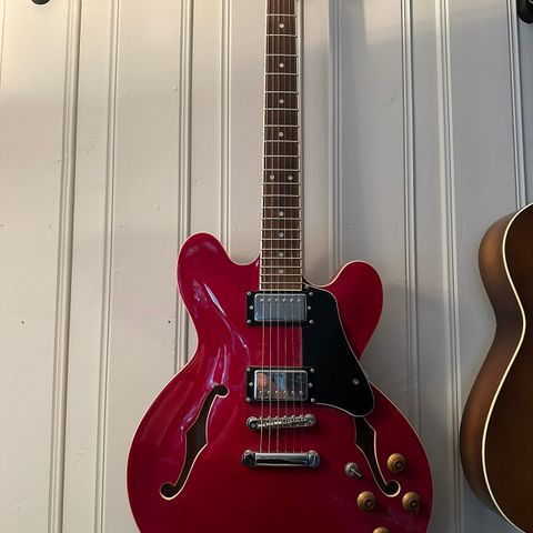 Vintage vsa500 Hollowbody selges med koffert.