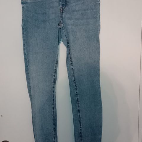 Perfect Jeans bukse fra Gina tricot