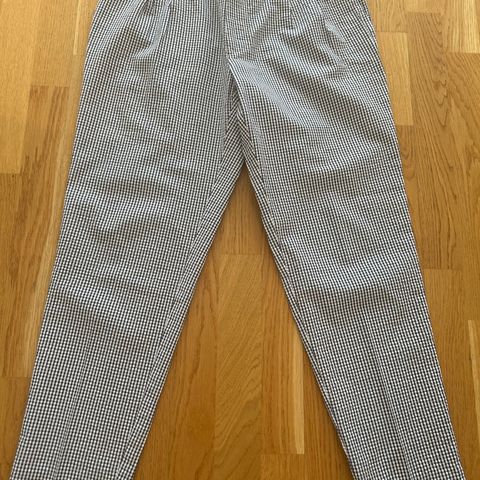 Navy/White Pepita Castiel Seersucker ArnieSays:  sommerslacks m/ knyting.