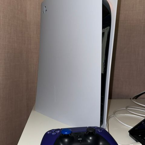 Playstation 5 + 1 kontroller + 1 gamingskjerm