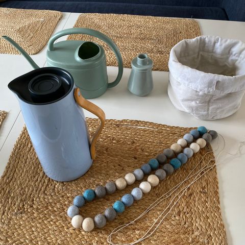 Stelton kaffekanne & brødkurv, vannkanne, lysestake og lenke. 100,- for alt!