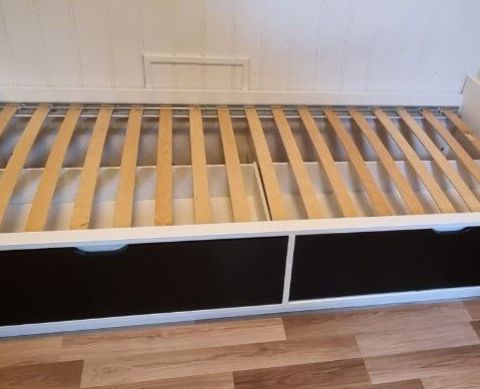 90*200 seng fra Ikea m/skuffer