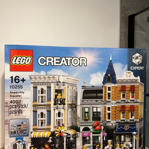 lego 10255 Assembly Square