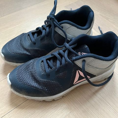 Pent brukte Reebok str 32,5