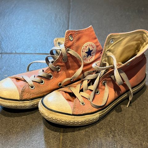 Converse sko i strørrelse 34