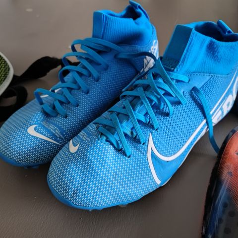 Nike Fotball sko st 35, Legg beskyttelse, strømper