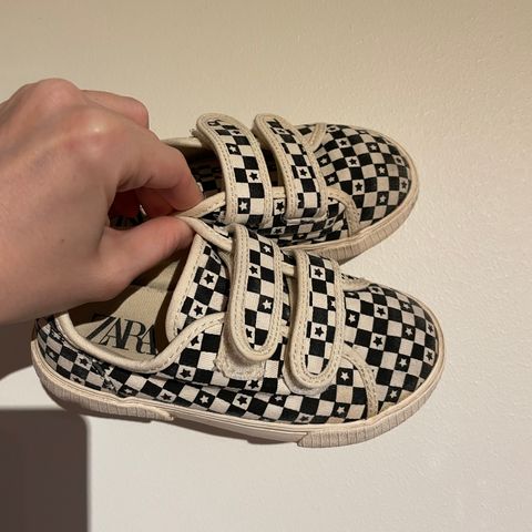 Zara sneakers str.27