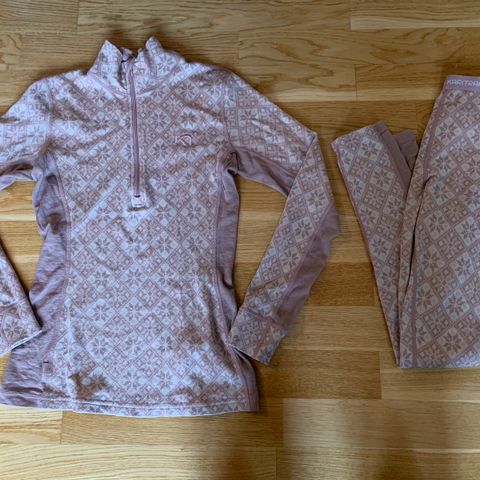 Ullundertøy bukse og genser i rosa nyanse rose fra Kari Traa str. M