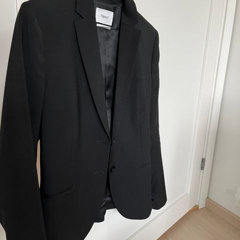 Svart blazer fra Filippa K