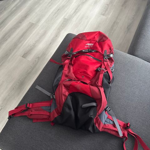 Ubrukt Bergans tursekk 40L.