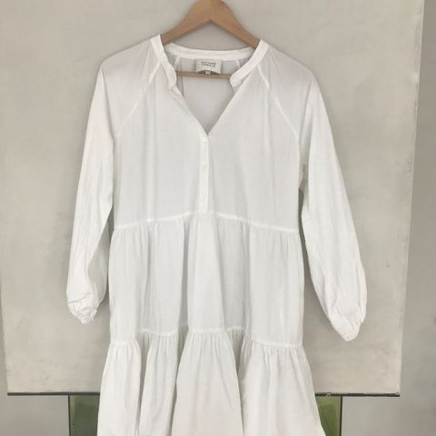 Fin hvit kjole/tunika/lang bluse fra Second Female