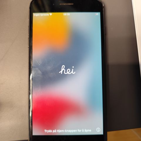 iPhone 8 pluss selges for deler. Aktiveringslåst!
