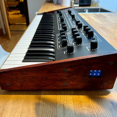 Helt rå og oppgradert/moddet Sequential Prophet 600. GliGli cpu og stereo.