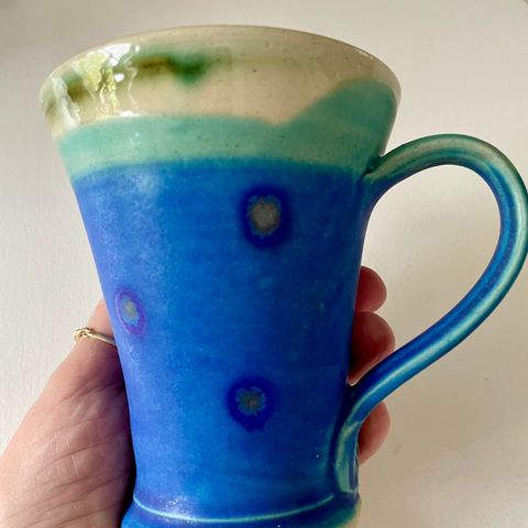 Håndlaget keramikk kopp
