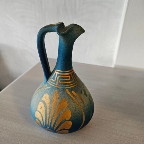 Liten gresk keramikk vase