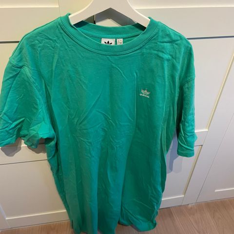 Adidas tskjorte kjole XL