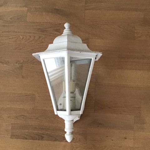 Lampe til utebruk.