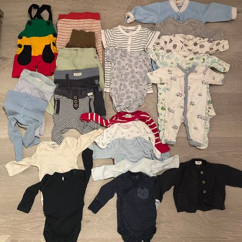 Pakke med babyklær til gutt, størrelse 50-56