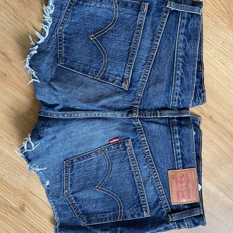 ubrukt levis shorts til dame