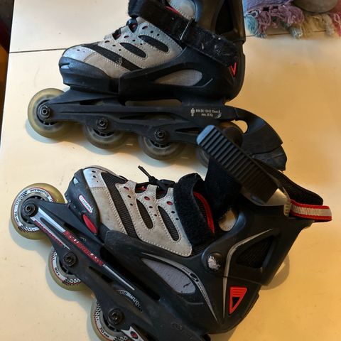 rulleskøyterb/  rollerblades 35