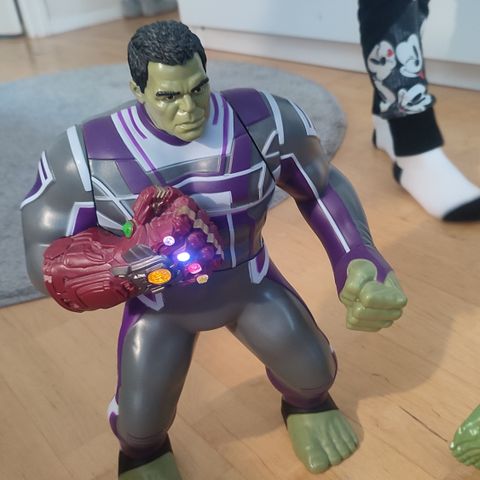 MARVEL Hulk Figur with Glove Marvel Legend